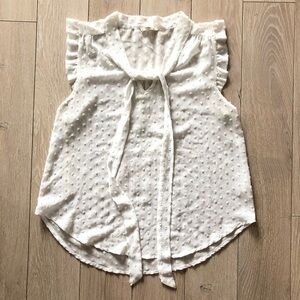 EM Textured Sleeveless Chiffon Blouse in White Size M